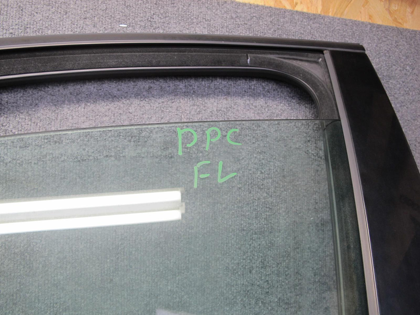 2011-2018 Porsche Cayenne 958 Front Left Side Door Shell Panel W/ Glass Black