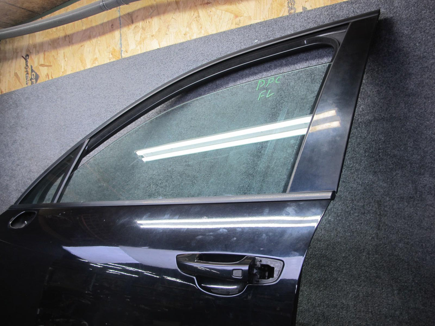 2011-2018 Porsche Cayenne 958 Front Left Side Door Shell Panel W/ Glass Black