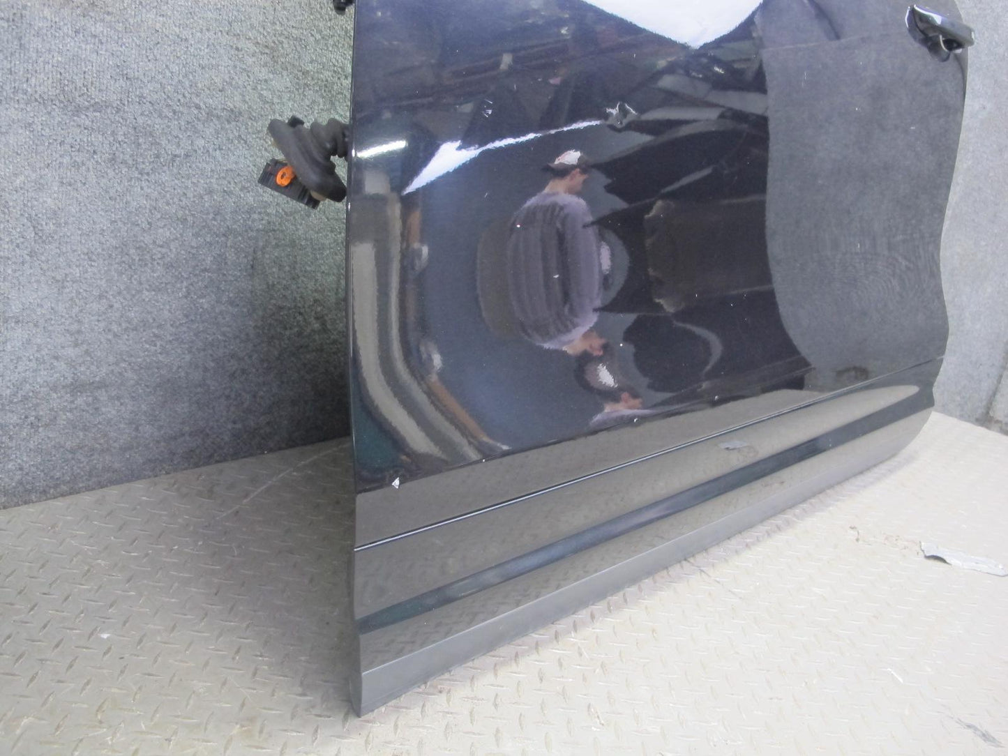 2011-2018 Porsche Cayenne 958 Front Left Side Door Shell Panel W/ Glass Black