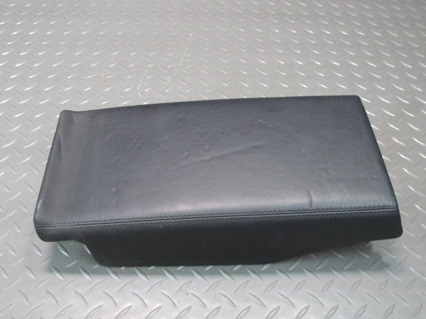 03-06 Mercedes R230 Sl-class Center Console Leather Armrest 2306801239 OEM