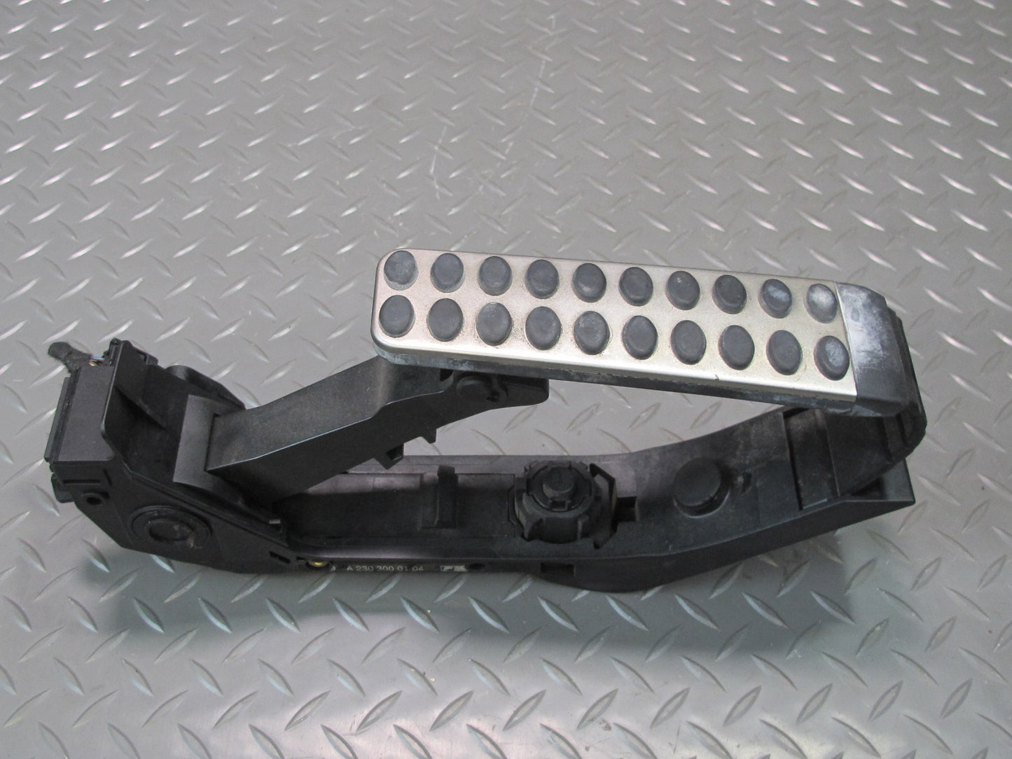 03-08 Mercedes R230 Sl-class Gas Acceleration Pedal 2303000104 OEM