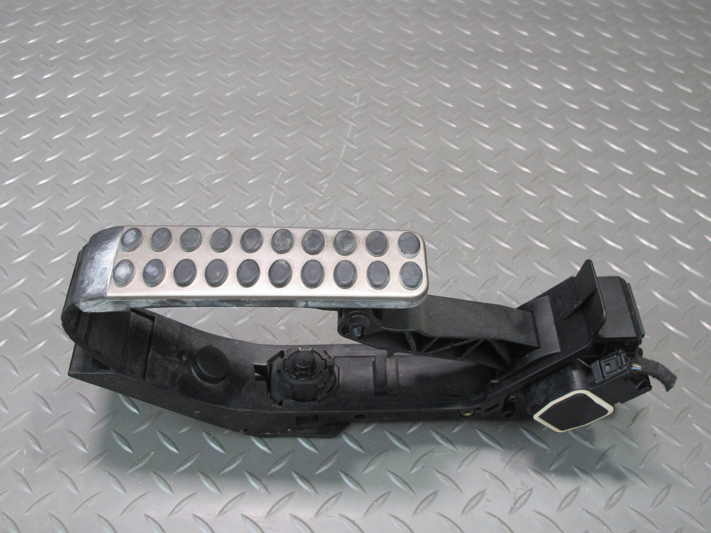 03-08 Mercedes R230 Sl-class Gas Acceleration Pedal 2303000104 OEM