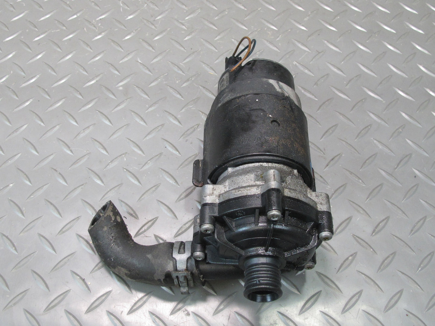 03-06 Mercedes R230 Sl-class Engine Coolant Electric Water Pump 0005000386 OEM