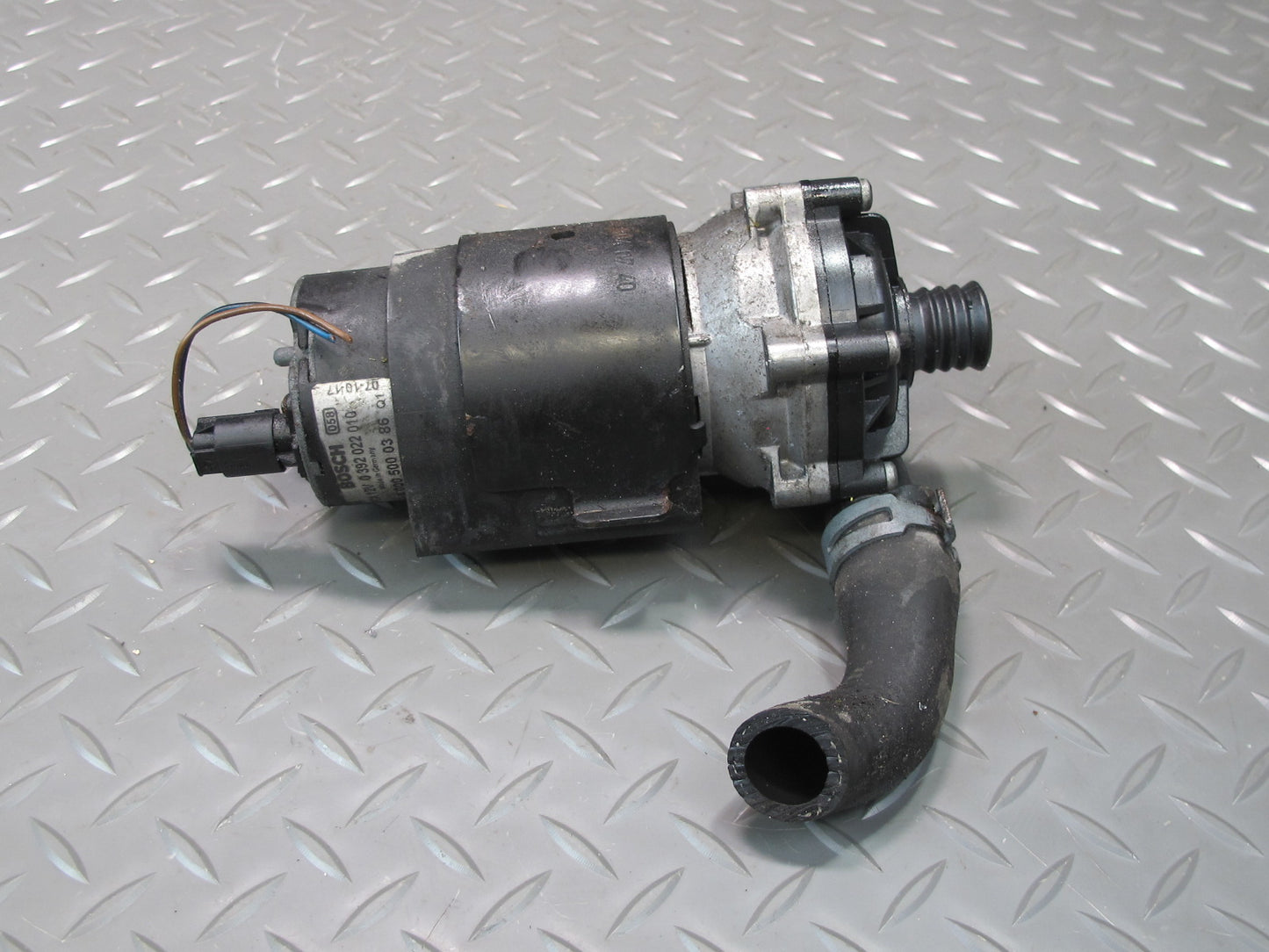 03-06 Mercedes R230 Sl-class Engine Coolant Electric Water Pump 0005000386 OEM