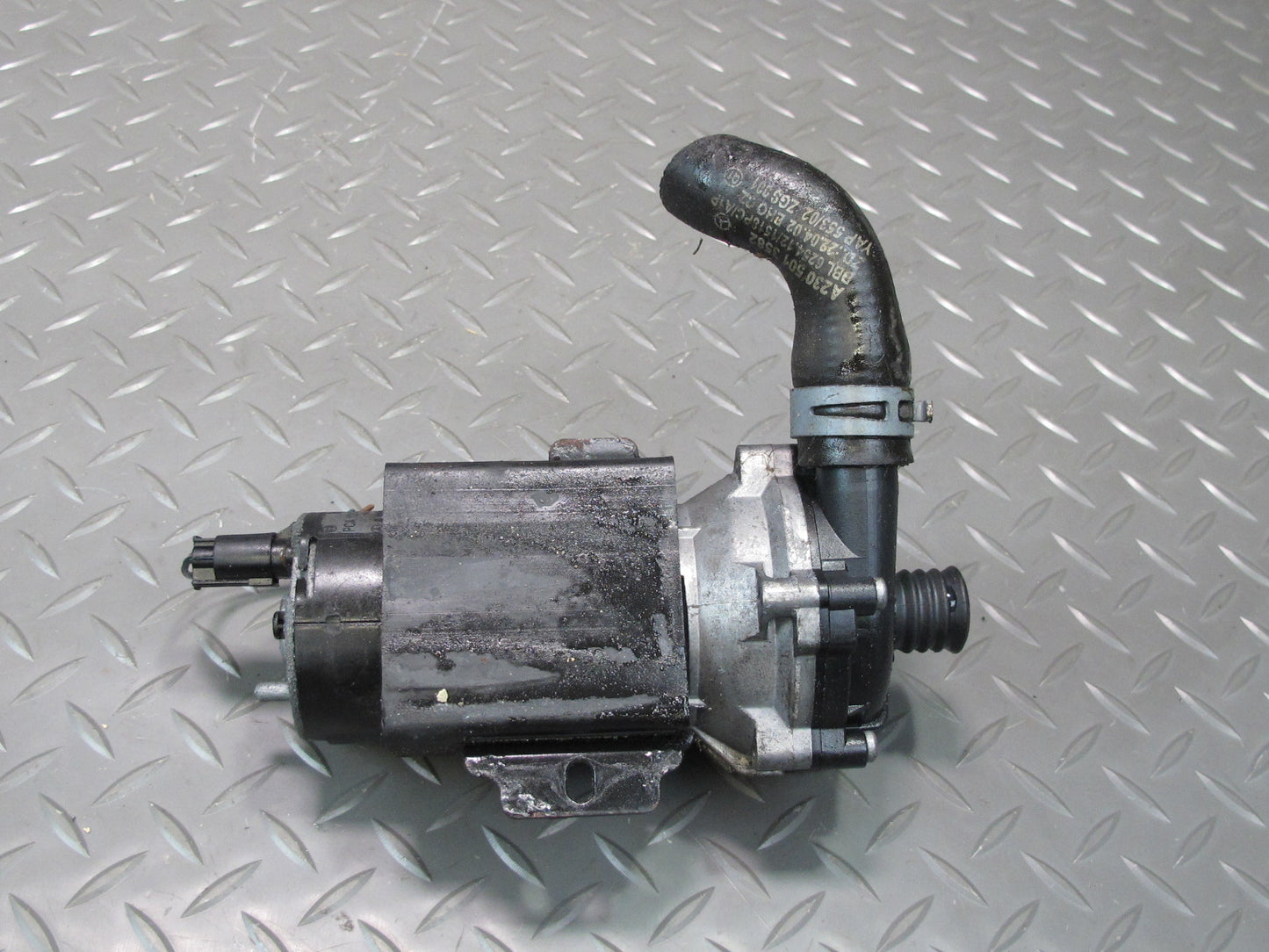 03-06 Mercedes R230 Sl-class Engine Coolant Electric Water Pump 0005000386 OEM