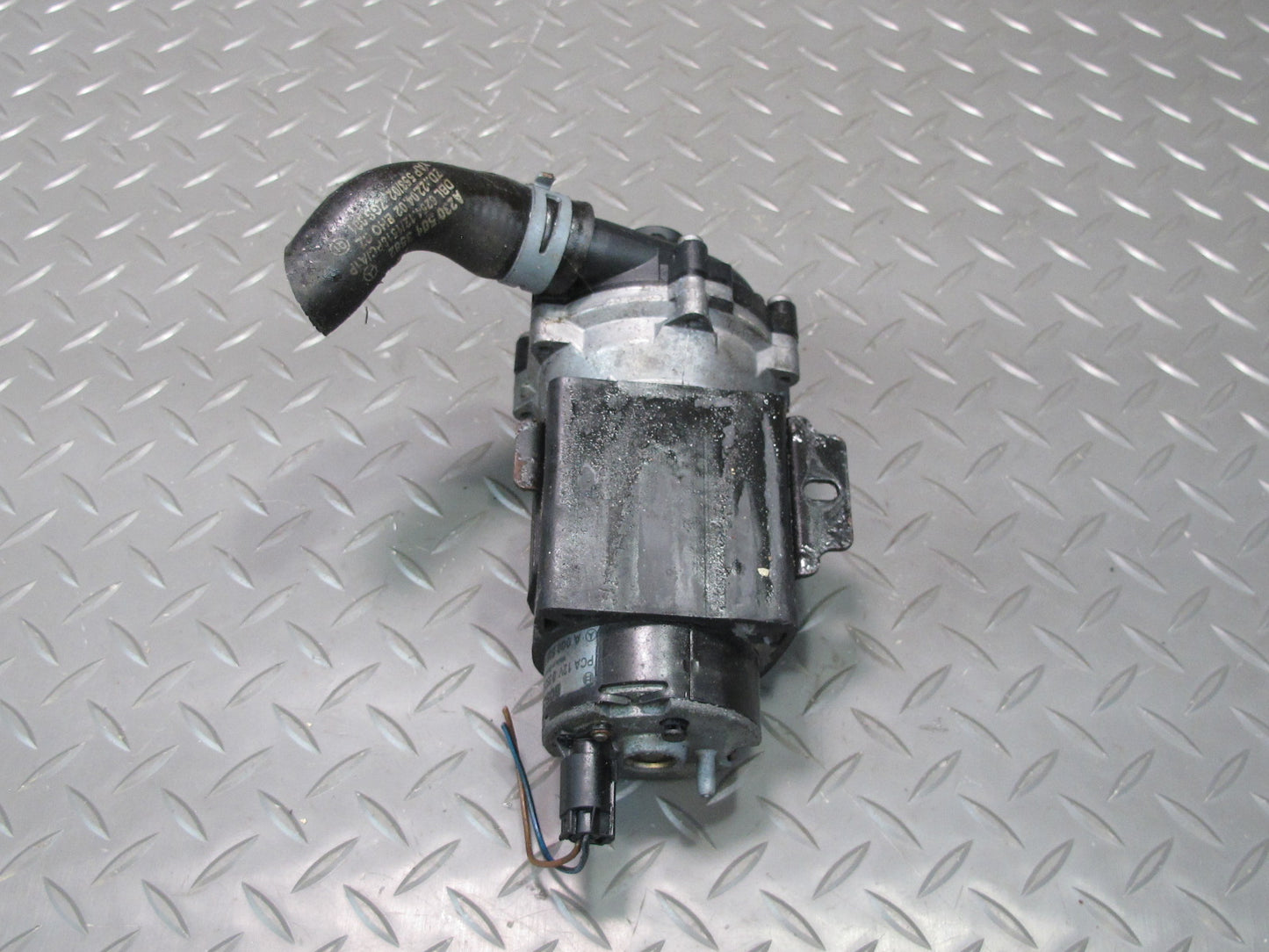 03-06 Mercedes R230 Sl-class Engine Coolant Electric Water Pump 0005000386 OEM