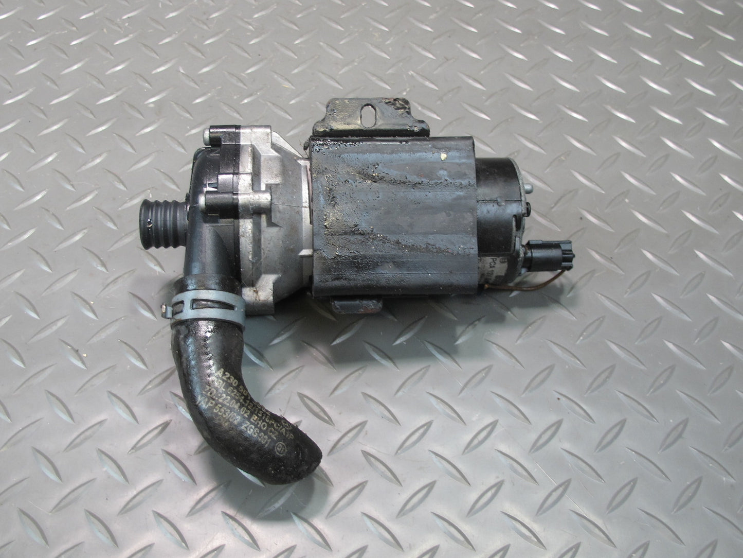 03-06 Mercedes R230 Sl-class Engine Coolant Electric Water Pump 0005000386 OEM