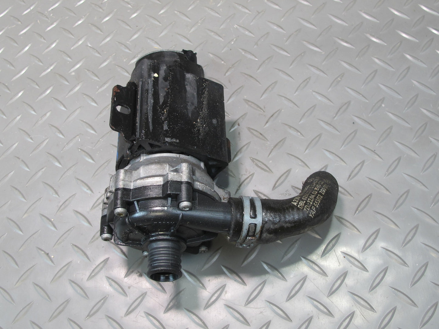 03-06 Mercedes R230 Sl-class Engine Coolant Electric Water Pump 0005000386 OEM