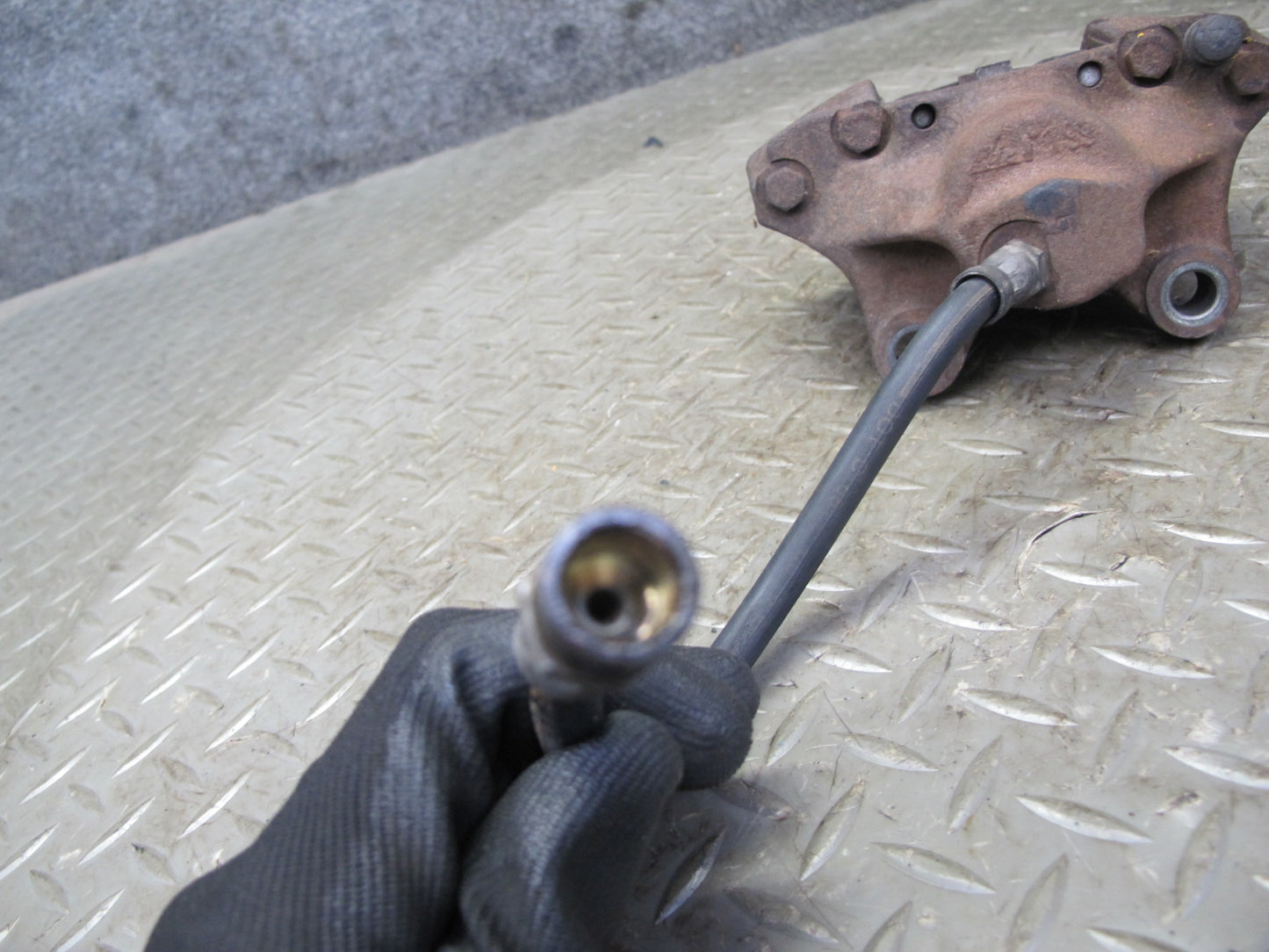 75-85 Mercedes W123 300D Set of 2 Rear Left & Right Brake Caliper w Hose OEM