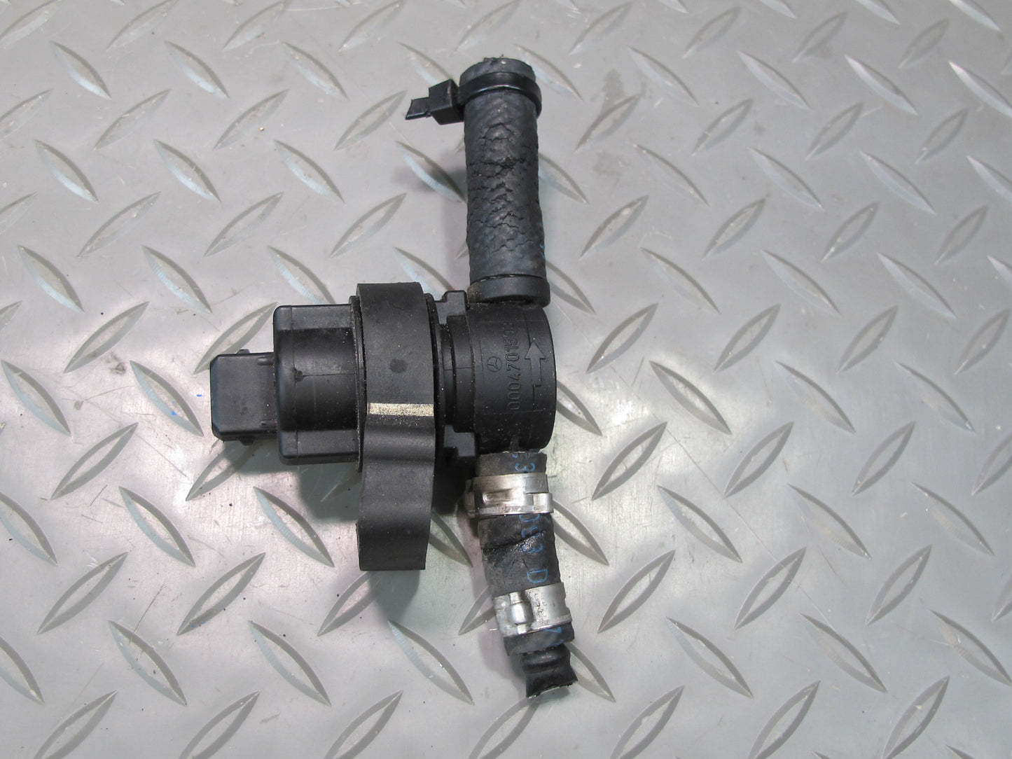03-06 Mercedes R230 Sl-class Vapor Canister Purge Control Valve 0004701593 OEM