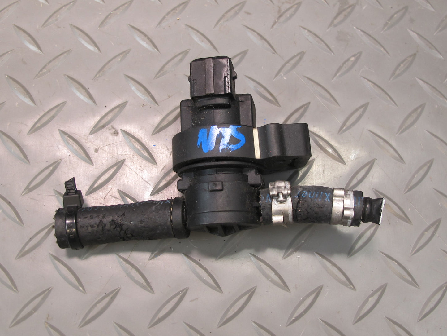 03-06 Mercedes R230 Sl-class Vapor Canister Purge Control Valve 0004701593 OEM