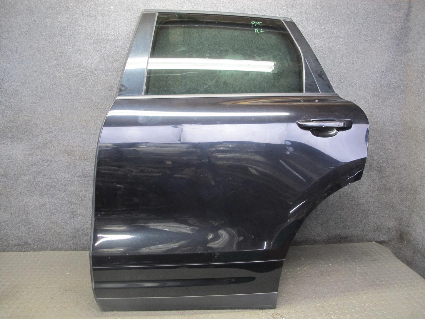 2011-2018 Porsche Cayenne 958 Rear Left Side Door Shell Panel W/ Glass Black