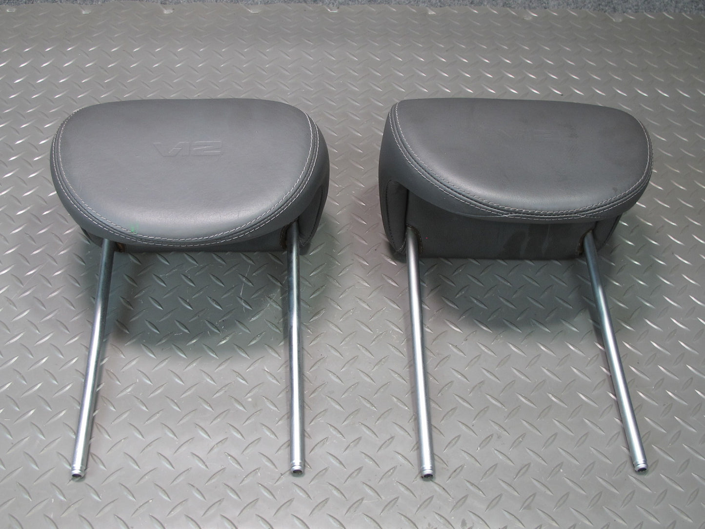 03-06 Mercedes R230 Sl-class Set of 2 Front Left & Right Leather Headrest OEM