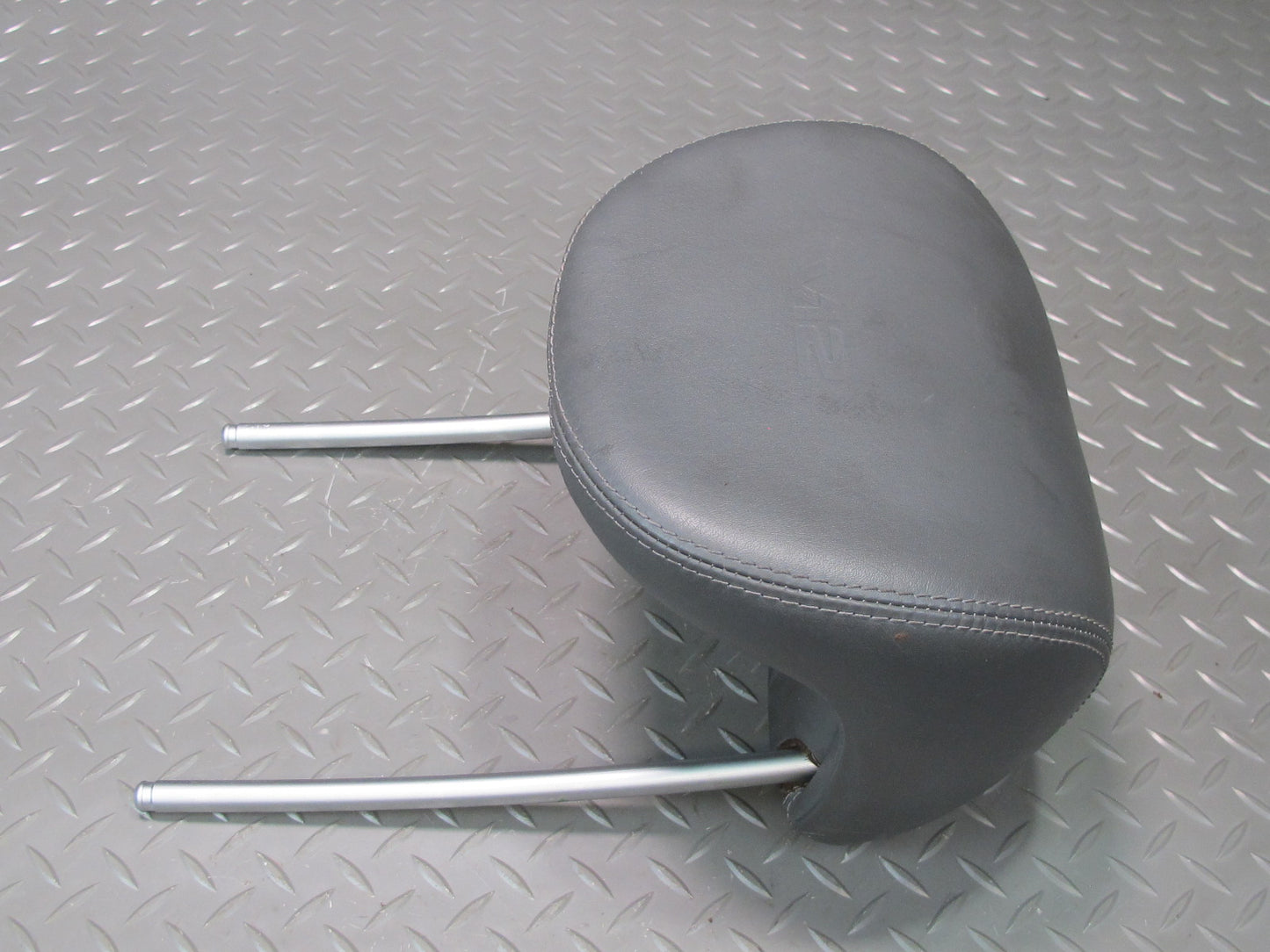 03-06 Mercedes R230 Sl-class Set of 2 Front Left & Right Leather Headrest OEM