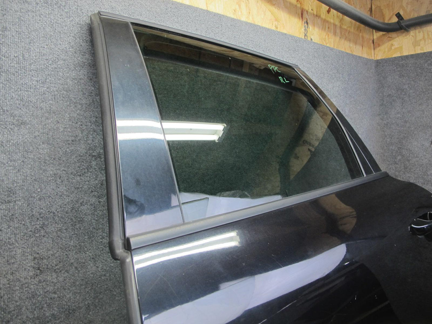 2011-2018 Porsche Cayenne 958 Rear Left Side Door Shell Panel W/ Glass Black