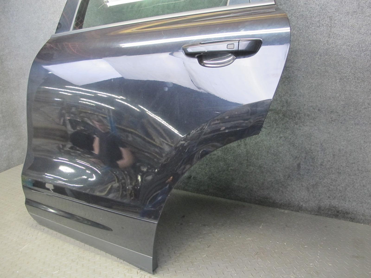 2011-2018 Porsche Cayenne 958 Rear Left Side Door Shell Panel W/ Glass Black