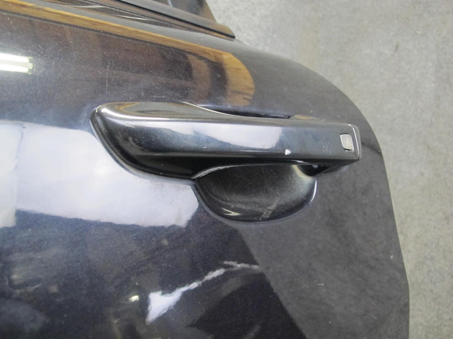 2011-2018 Porsche Cayenne 958 Rear Left Side Door Shell Panel W/ Glass Black