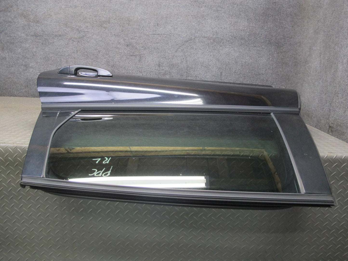 2011-2018 Porsche Cayenne 958 Rear Left Side Door Shell Panel W/ Glass Black