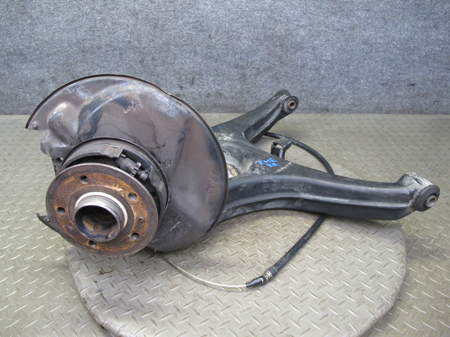 77-85 Mercedes W123 300D Sedan Rear Right Spindle Knuckle Wheel Hub Bearing OEM