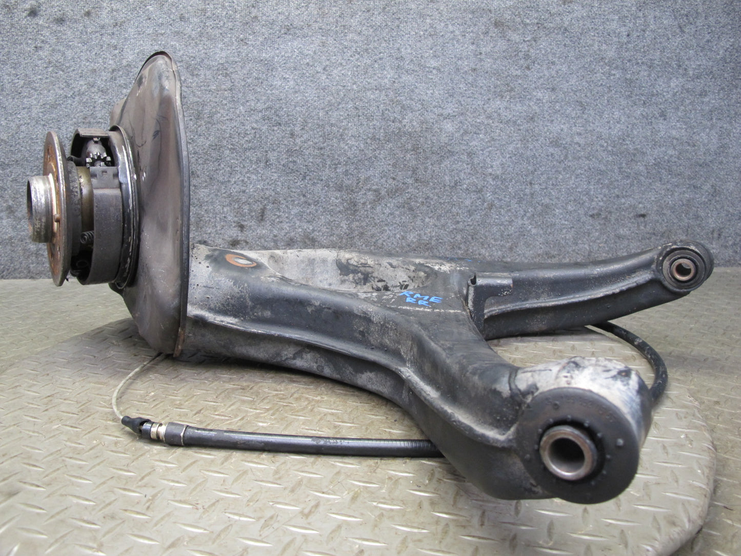 77-85 Mercedes W123 300D Sedan Rear Right Spindle Knuckle Wheel Hub Bearing OEM