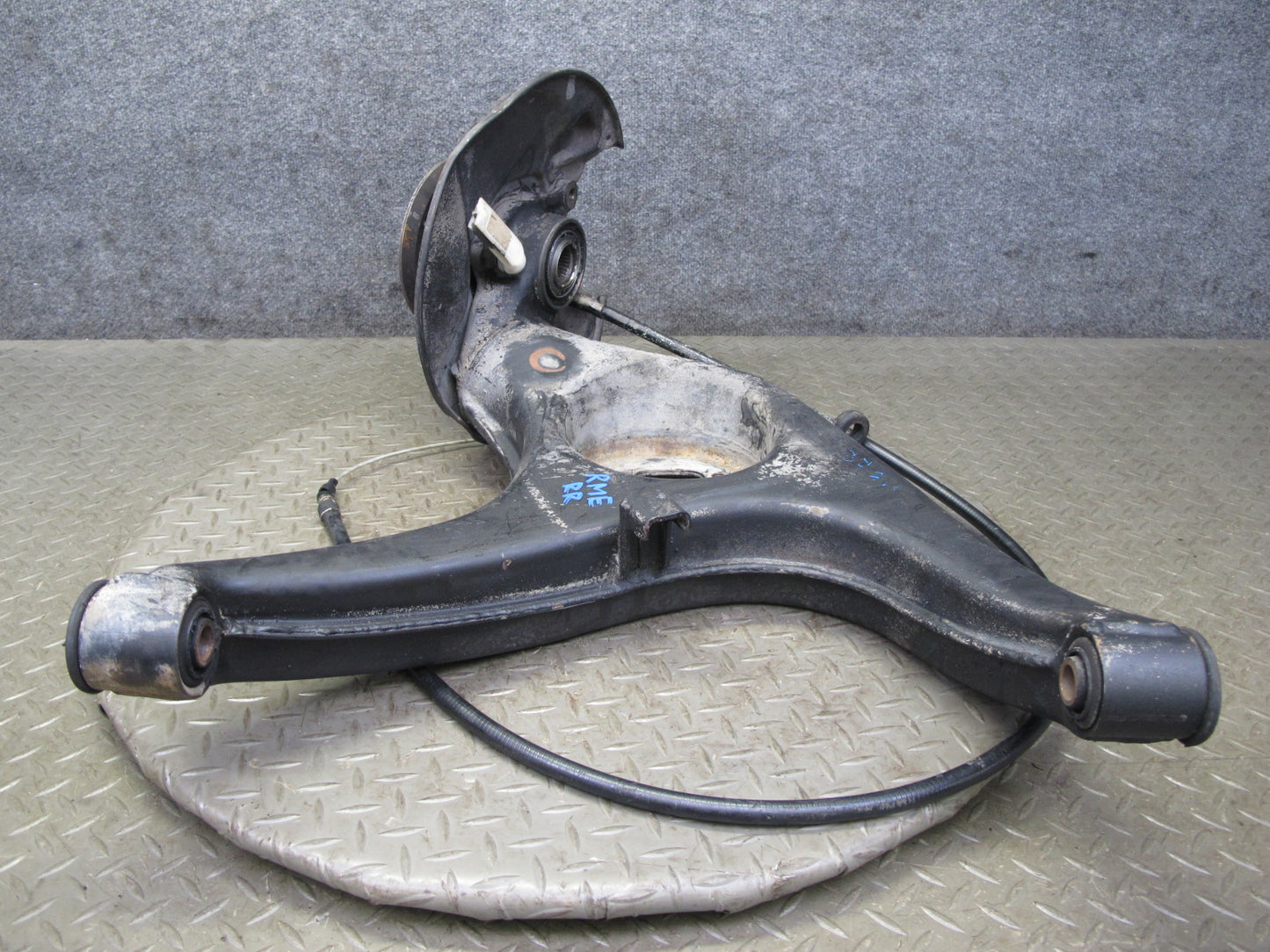 77-85 Mercedes W123 300D Sedan Rear Right Spindle Knuckle Wheel Hub Bearing OEM