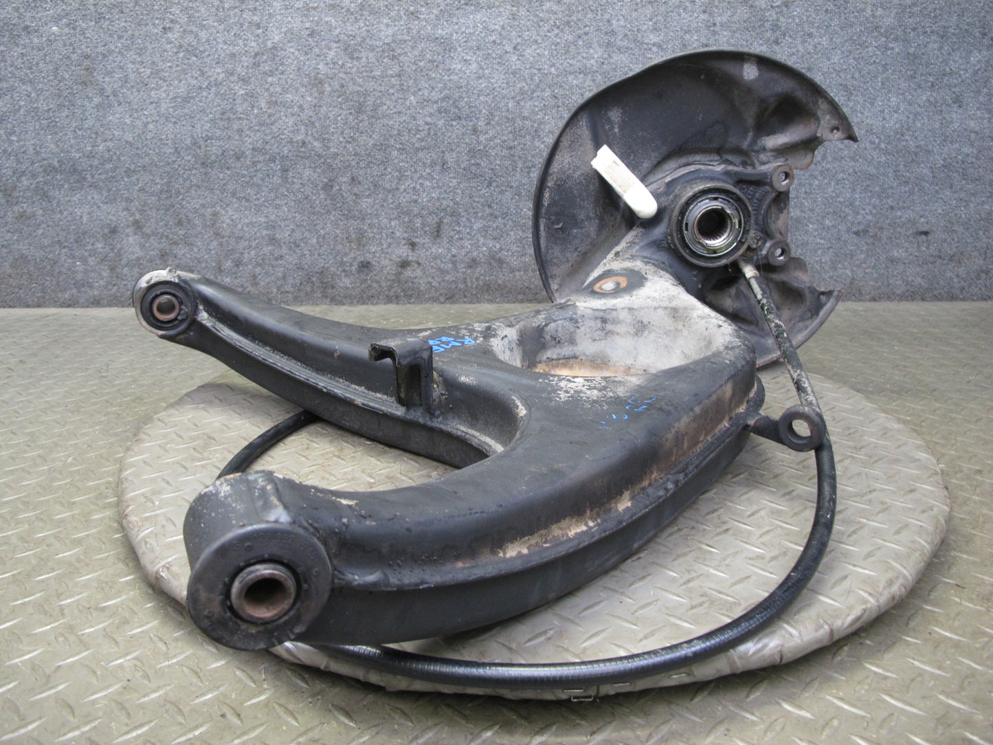 77-85 Mercedes W123 300D Sedan Rear Right Spindle Knuckle Wheel Hub Bearing OEM