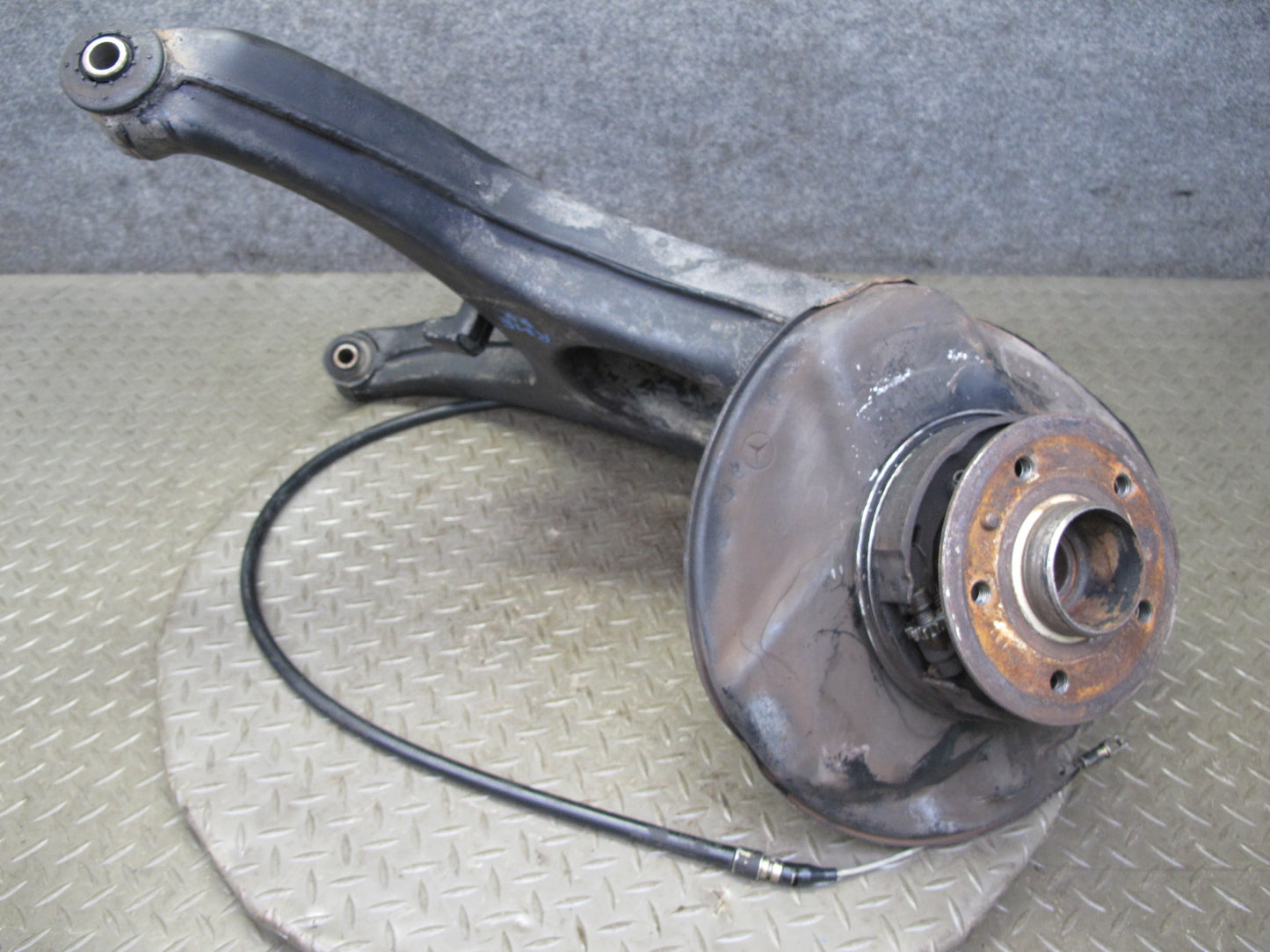 77-85 Mercedes W123 300D Sedan Rear Right Spindle Knuckle Wheel Hub Bearing OEM