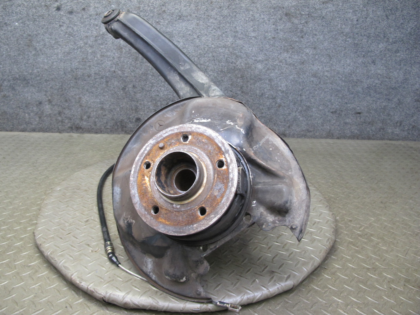 77-85 Mercedes W123 300D Sedan Rear Right Spindle Knuckle Wheel Hub Bearing OEM