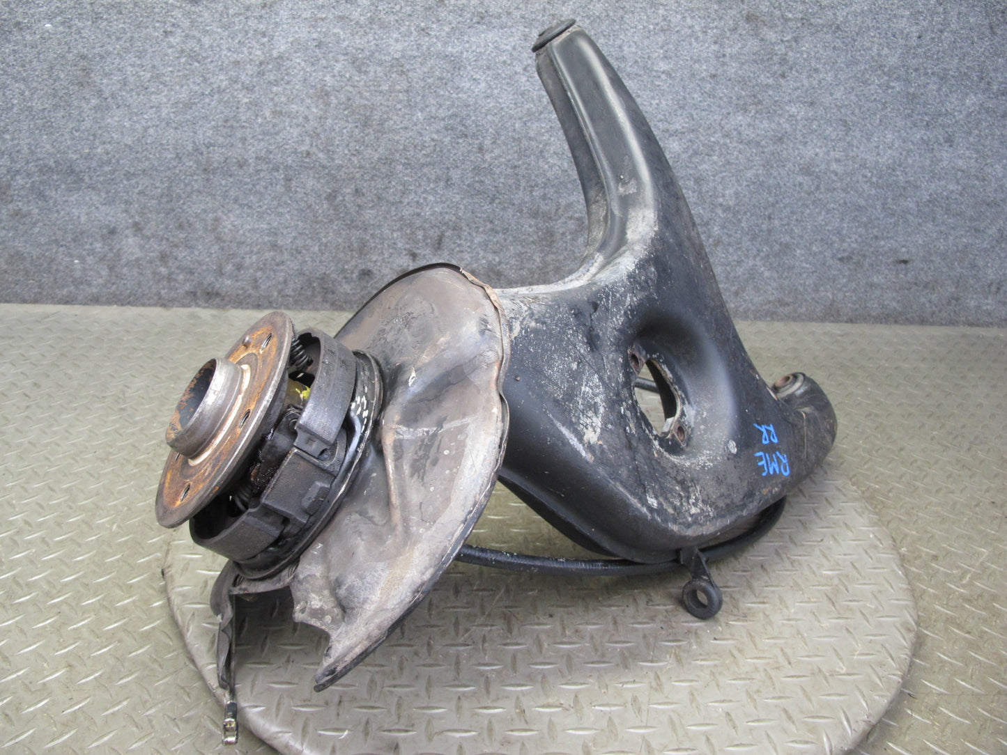 77-85 Mercedes W123 300D Sedan Rear Right Spindle Knuckle Wheel Hub Bearing OEM