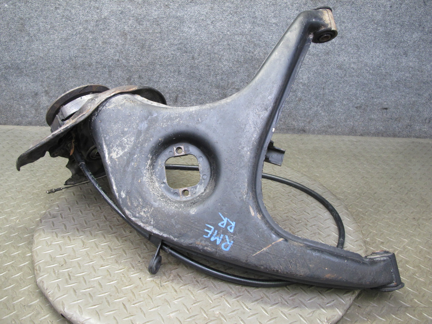 77-85 Mercedes W123 300D Sedan Rear Right Spindle Knuckle Wheel Hub Bearing OEM