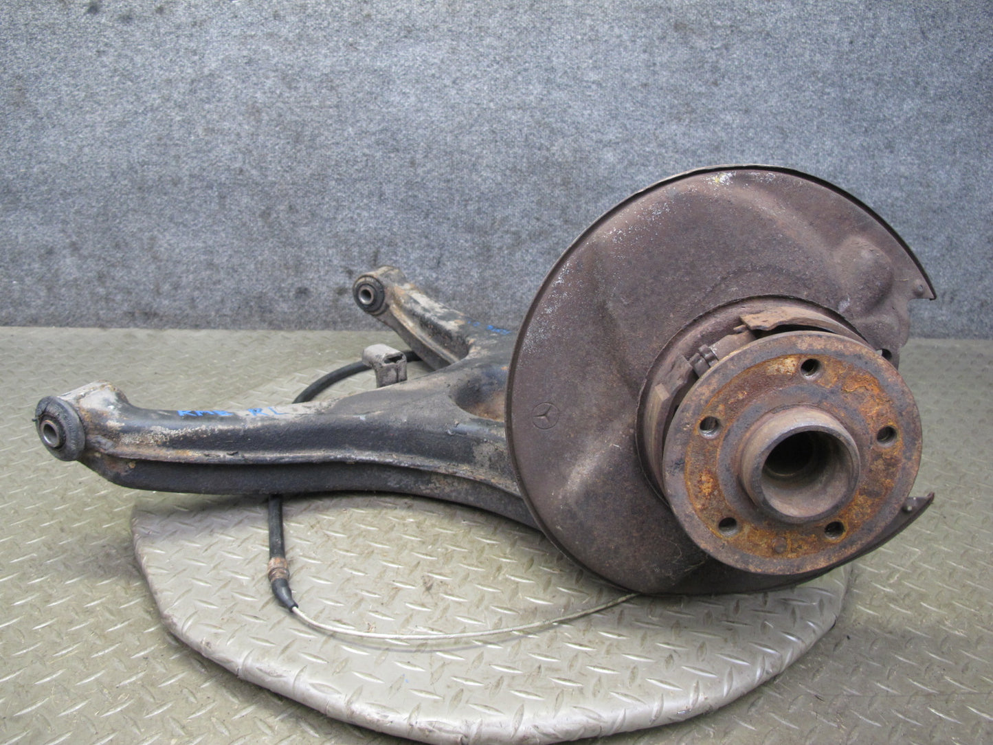 77-85 Mercedes W123 300D Sedan Rear Left Spindle Knuckle Wheel Hub Bearing OEM