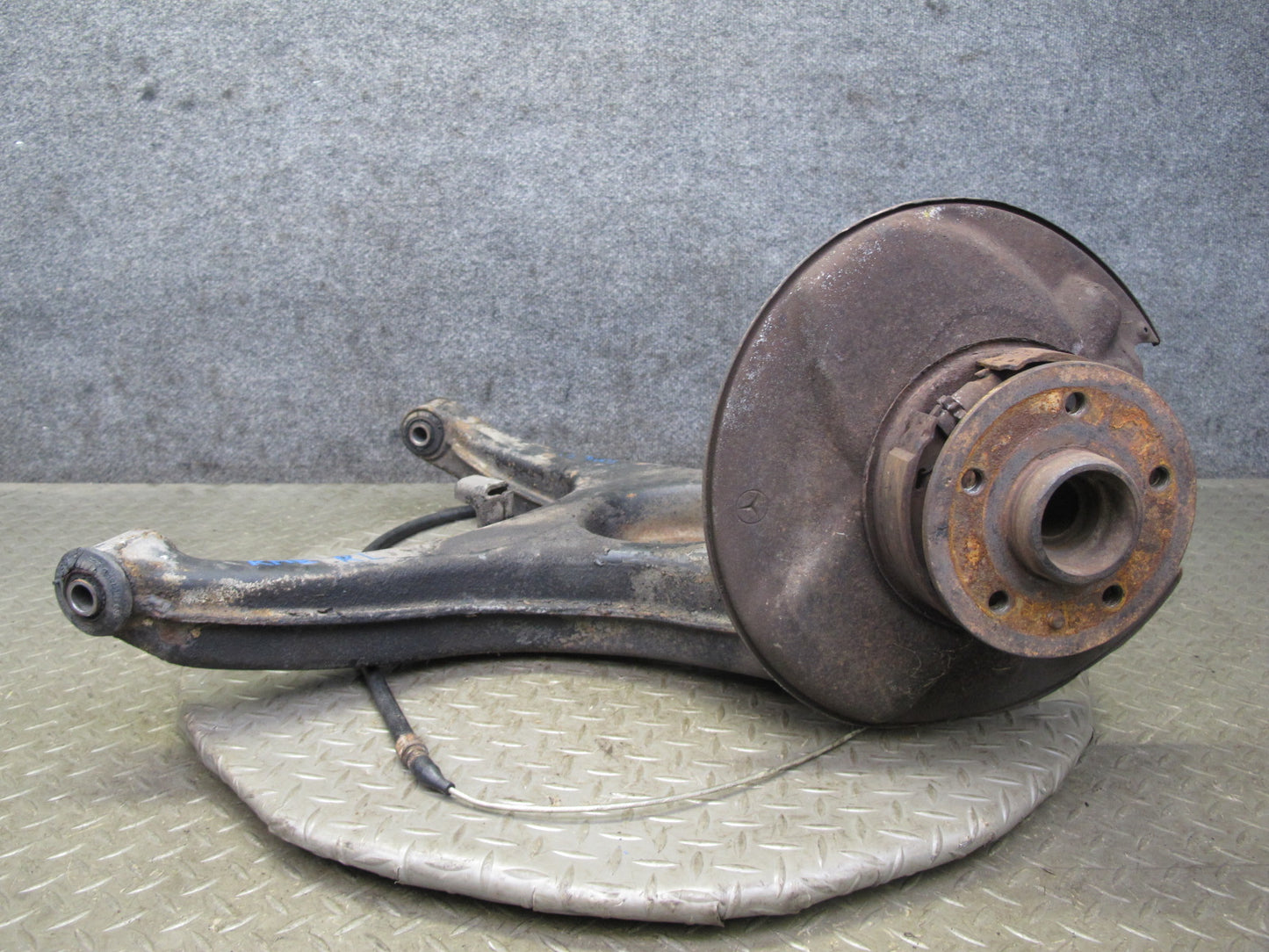 77-85 Mercedes W123 300D Sedan Rear Left Spindle Knuckle Wheel Hub Bearing OEM