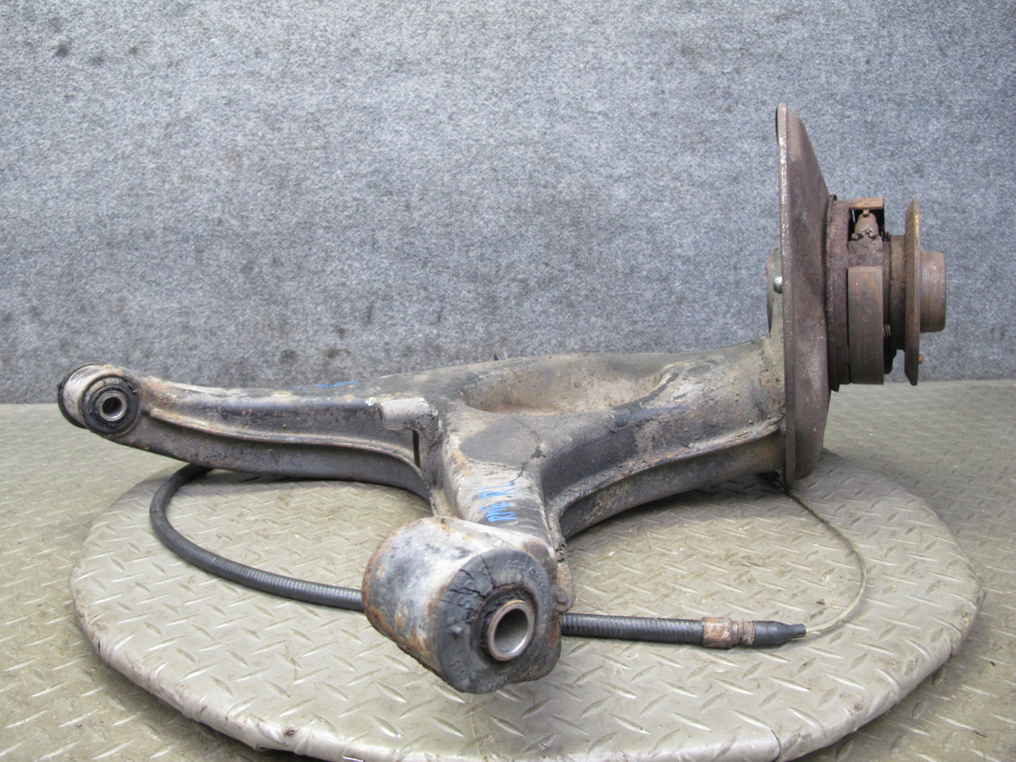 77-85 Mercedes W123 300D Sedan Rear Left Spindle Knuckle Wheel Hub Bearing OEM