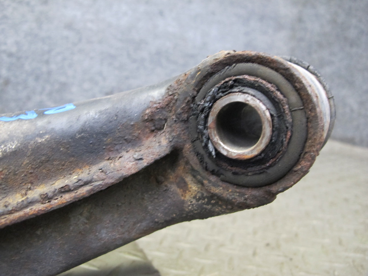 77-85 Mercedes W123 300D Sedan Rear Left Spindle Knuckle Wheel Hub Bearing OEM