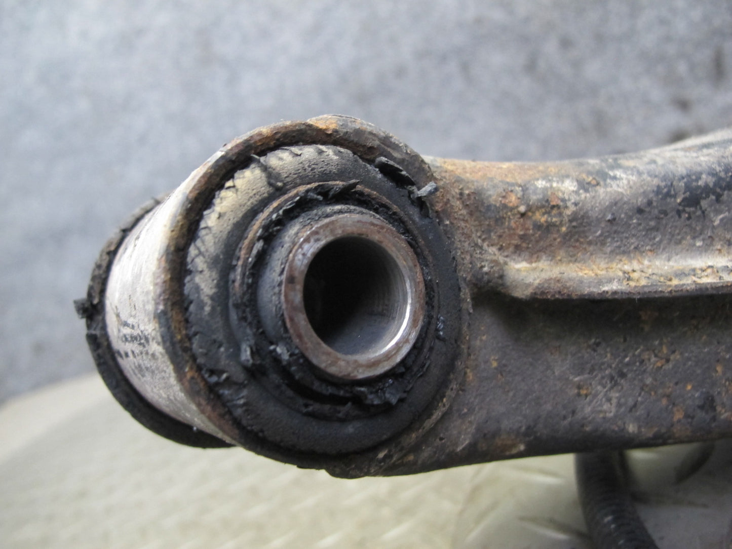 77-85 Mercedes W123 300D Sedan Rear Left Spindle Knuckle Wheel Hub Bearing OEM