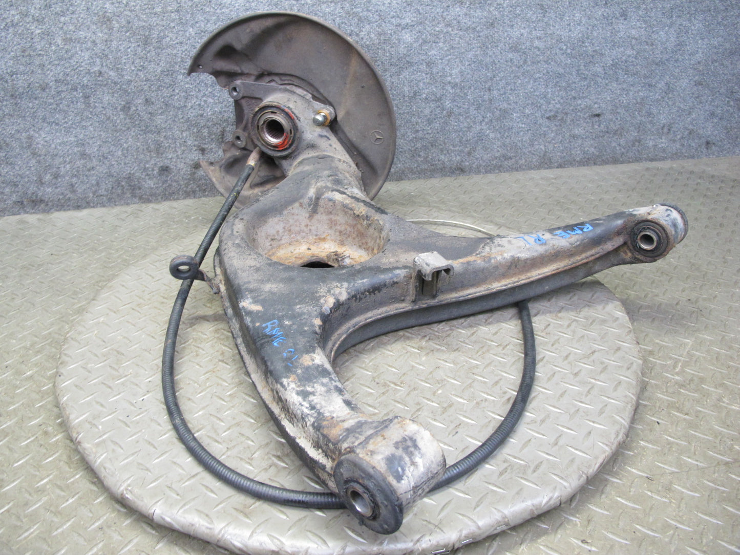 77-85 Mercedes W123 300D Sedan Rear Left Spindle Knuckle Wheel Hub Bearing OEM