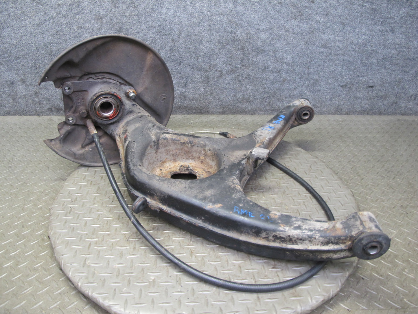 77-85 Mercedes W123 300D Sedan Rear Left Spindle Knuckle Wheel Hub Bearing OEM