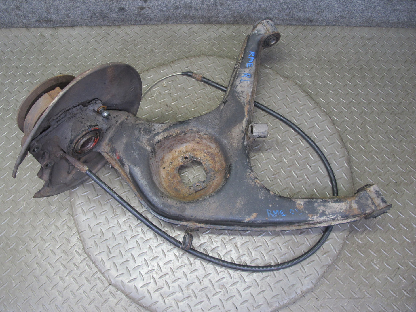 77-85 Mercedes W123 300D Sedan Rear Left Spindle Knuckle Wheel Hub Bearing OEM