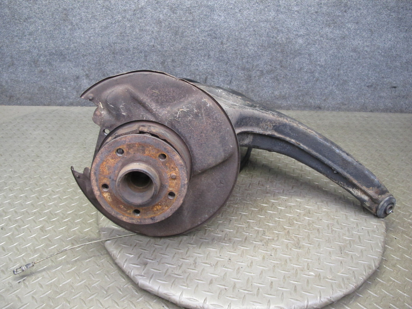 77-85 Mercedes W123 300D Sedan Rear Left Spindle Knuckle Wheel Hub Bearing OEM