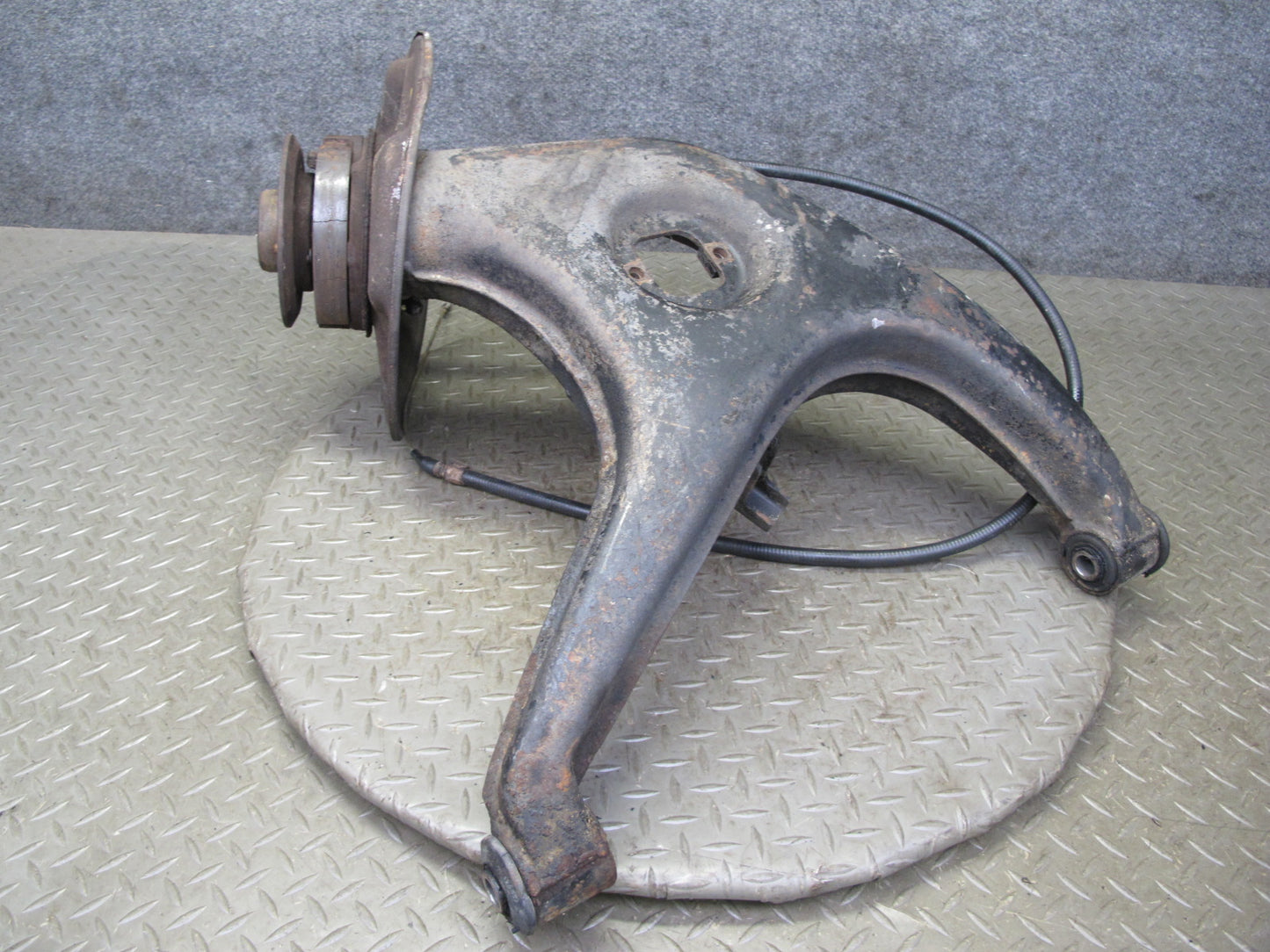 77-85 Mercedes W123 300D Sedan Rear Left Spindle Knuckle Wheel Hub Bearing OEM