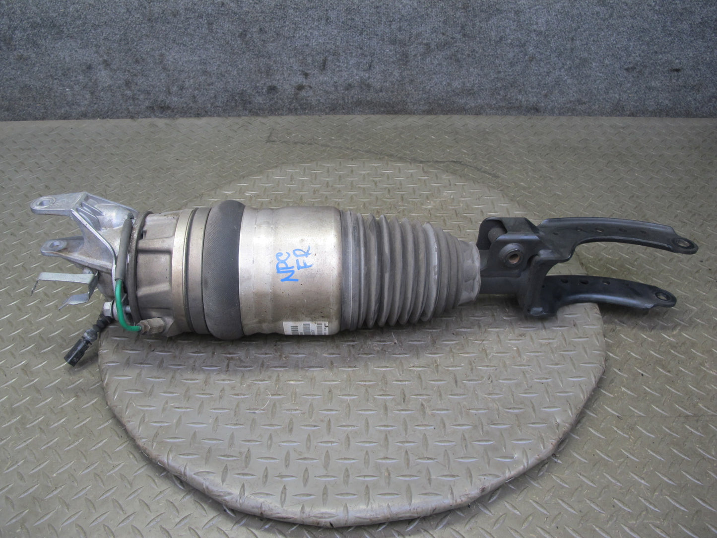 2011-2018 Porsche Cayenne S 958 4.8L Front Right Air Ride Shock Strut Absorber