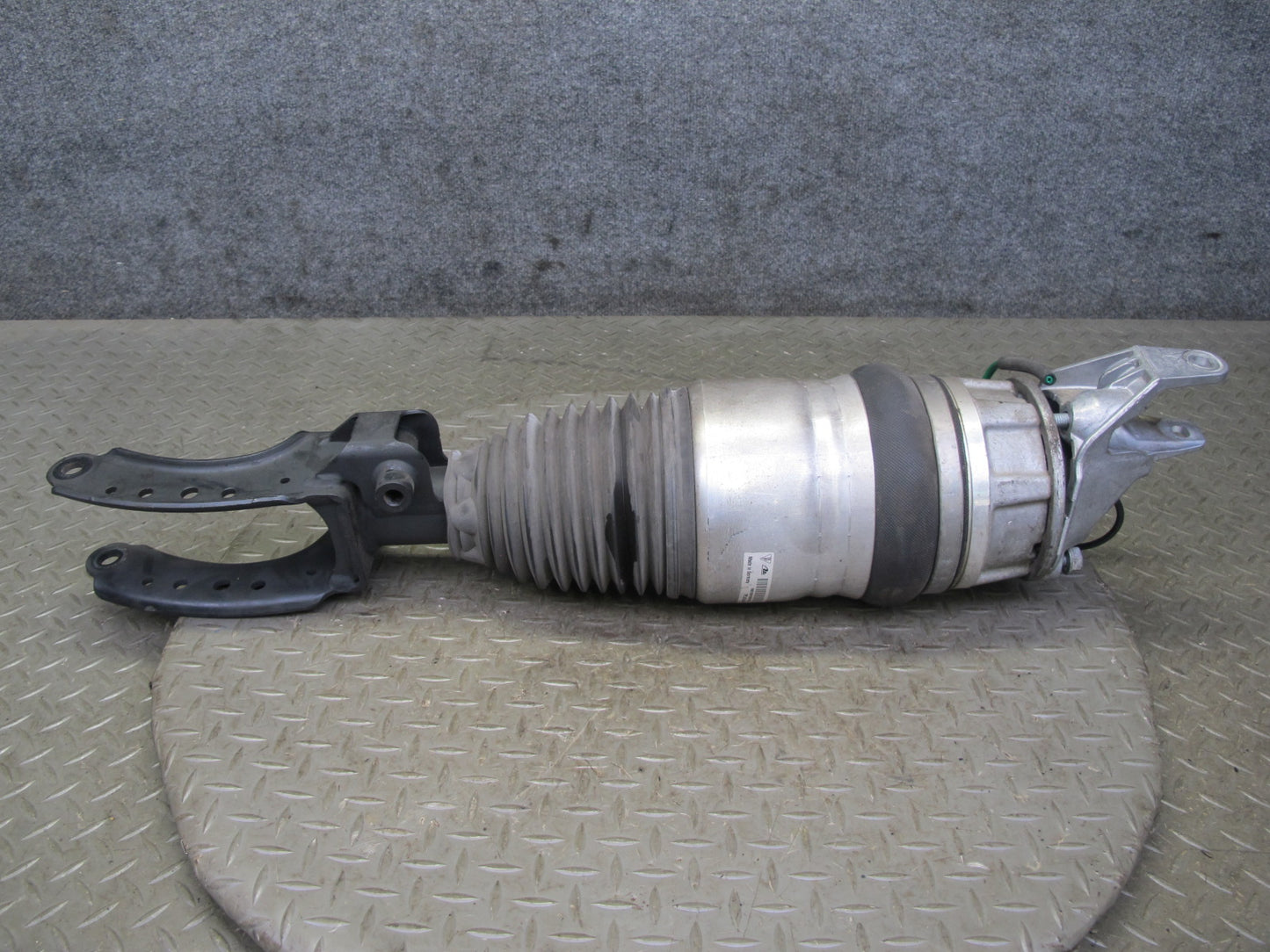 2011-2018 Porsche Cayenne S 958 4.8L Front Right Air Ride Shock Strut Absorber