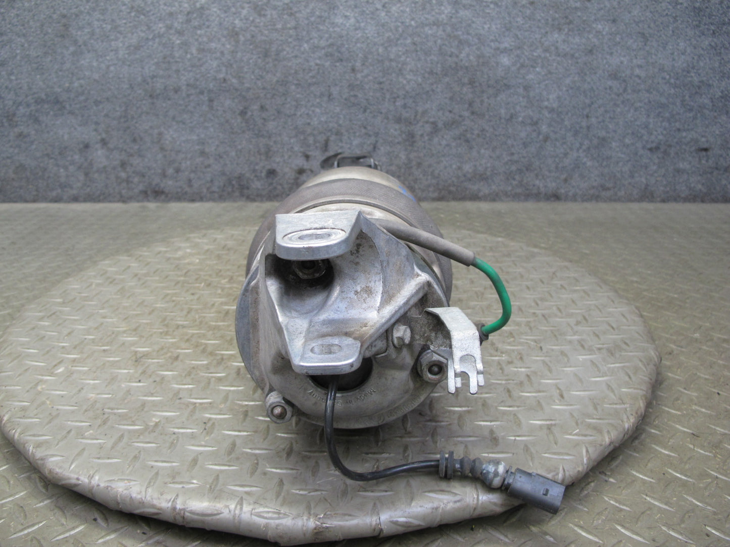 2011-2018 Porsche Cayenne S 958 4.8L Front Right Air Ride Shock Strut Absorber