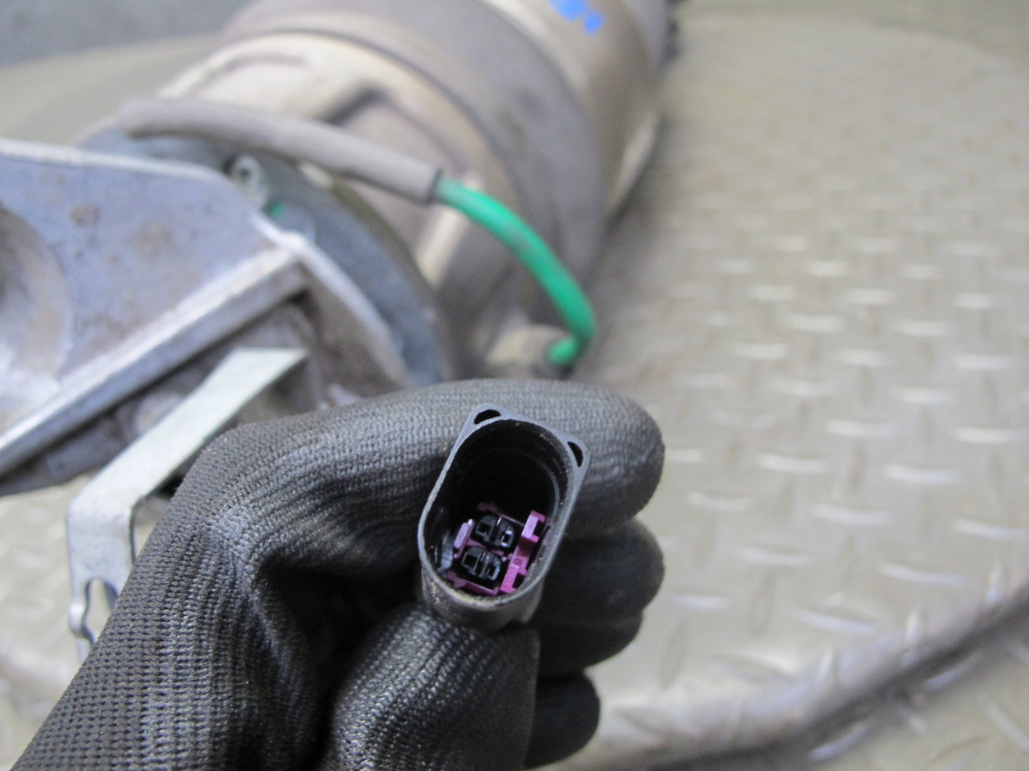 2011-2018 Porsche Cayenne S 958 4.8L Front Right Air Ride Shock Strut Absorber