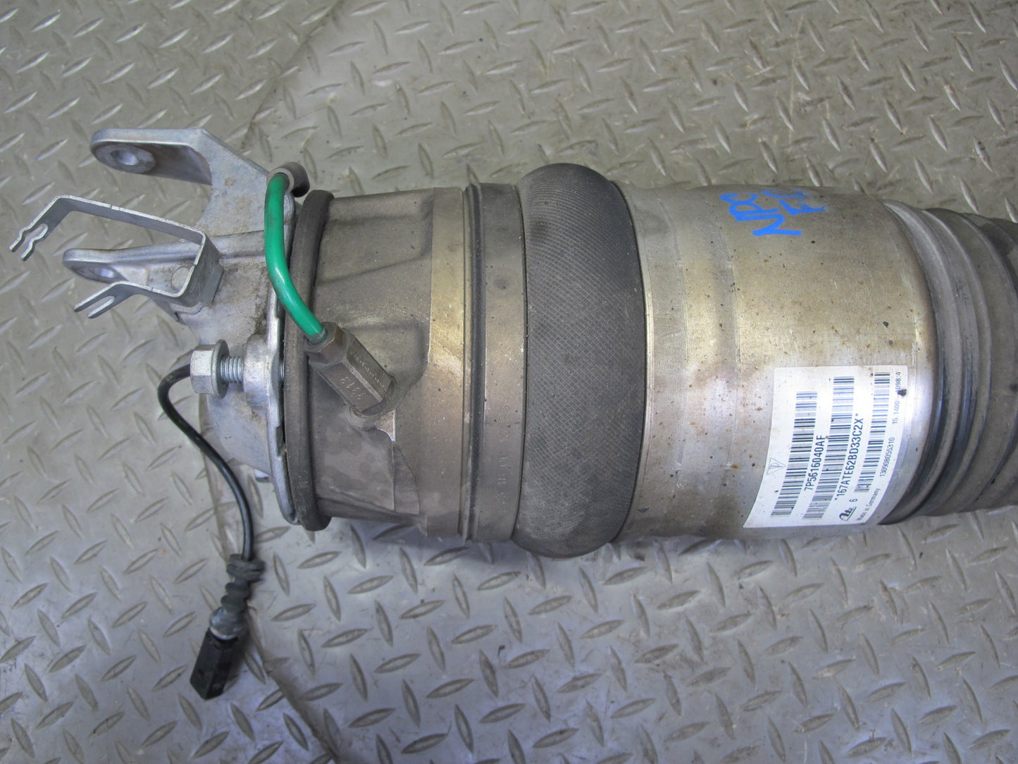 2011-2018 Porsche Cayenne S 958 4.8L Front Right Air Ride Shock Strut Absorber