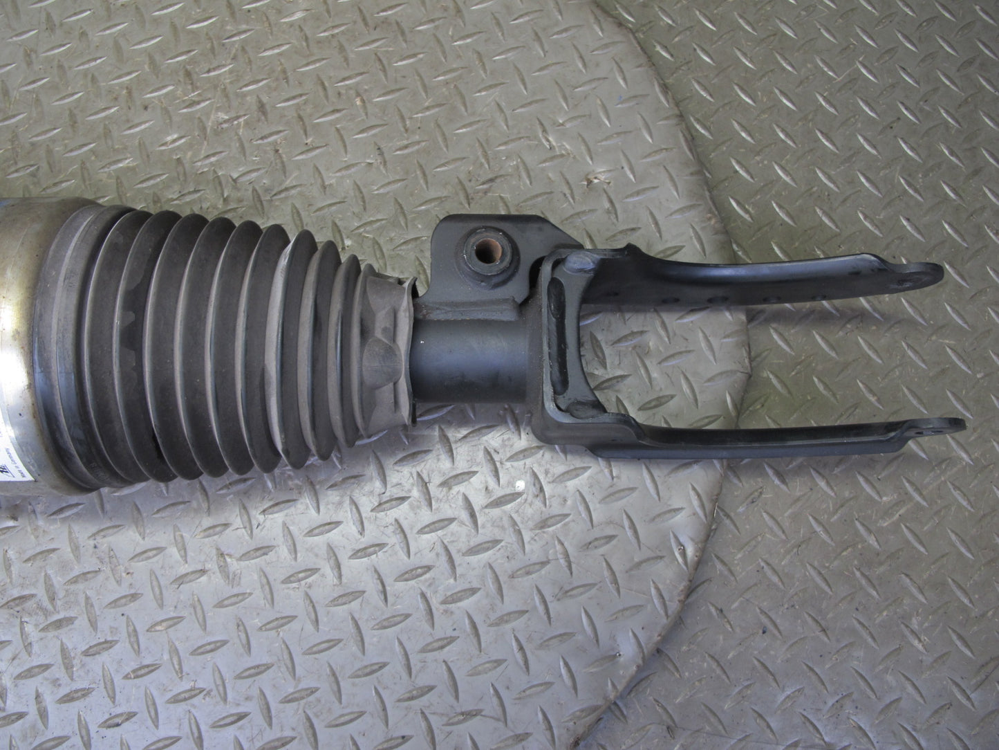 2011-2018 Porsche Cayenne S 958 4.8L Front Right Air Ride Shock Strut Absorber