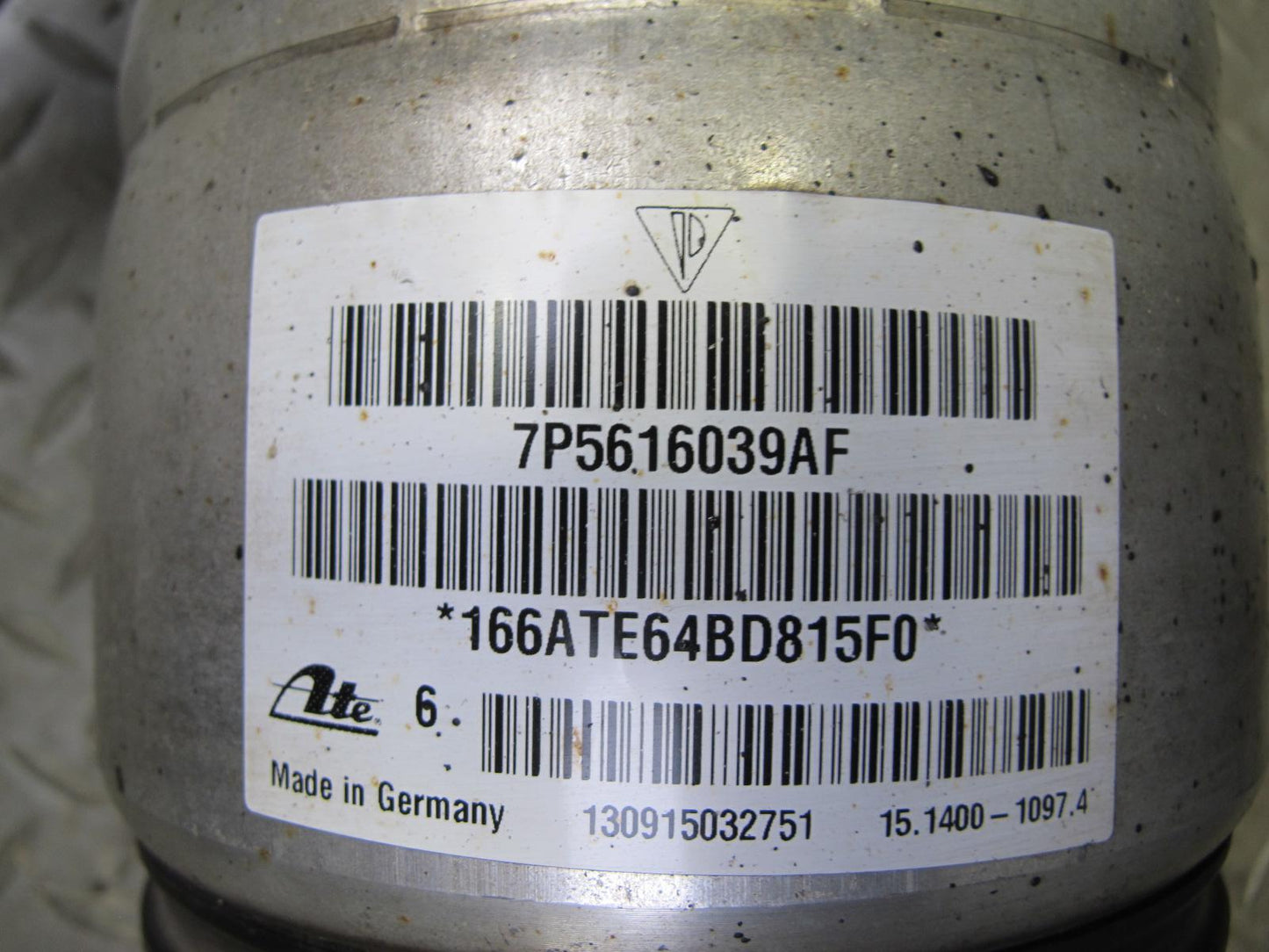 2011-2018 Porsche Cayenne S 958 4.8L Front Left Air Ride Shock Strut Absorber