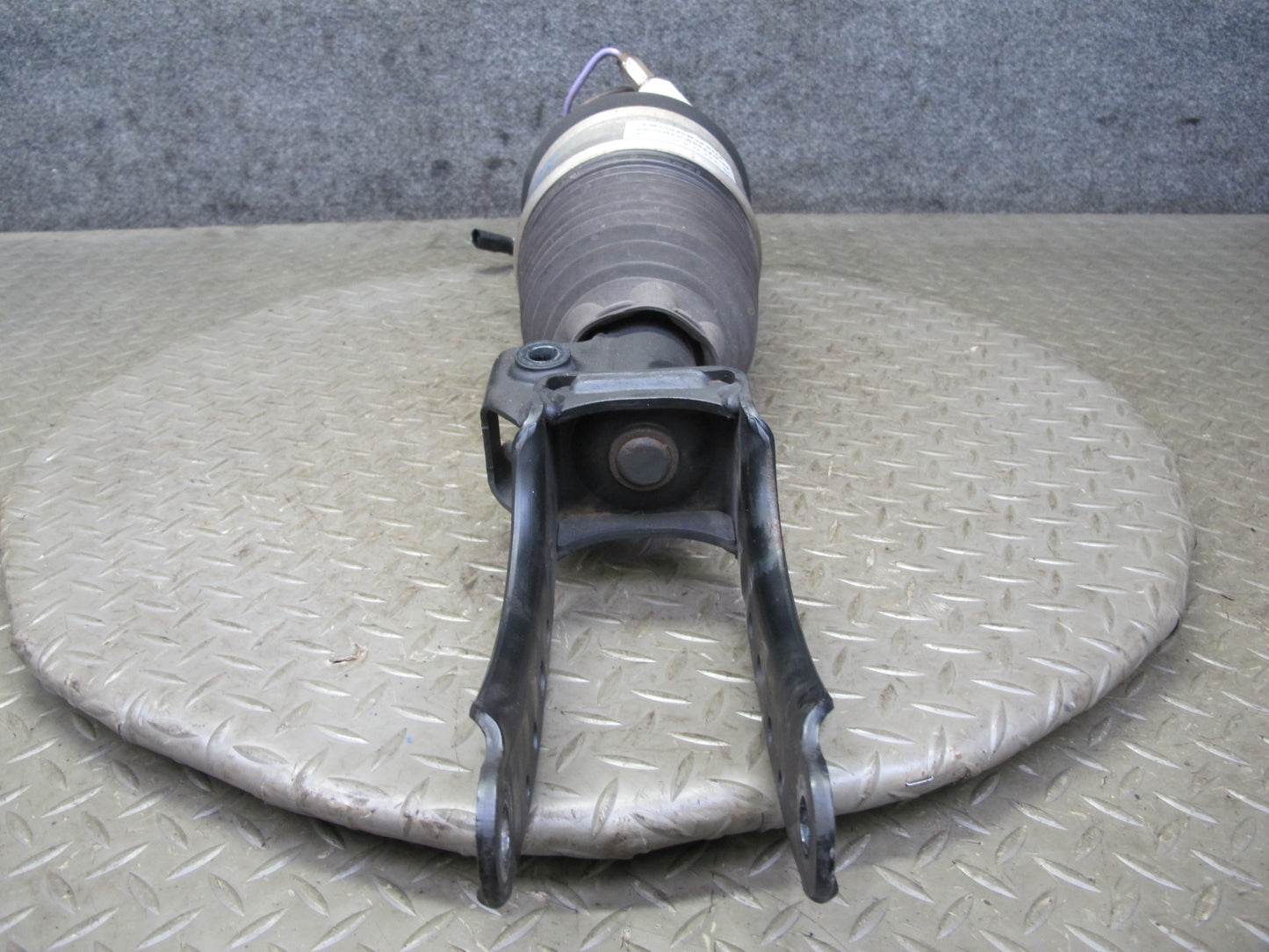 2011-2018 Porsche Cayenne S 958 4.8L Front Left Air Ride Shock Strut Absorber