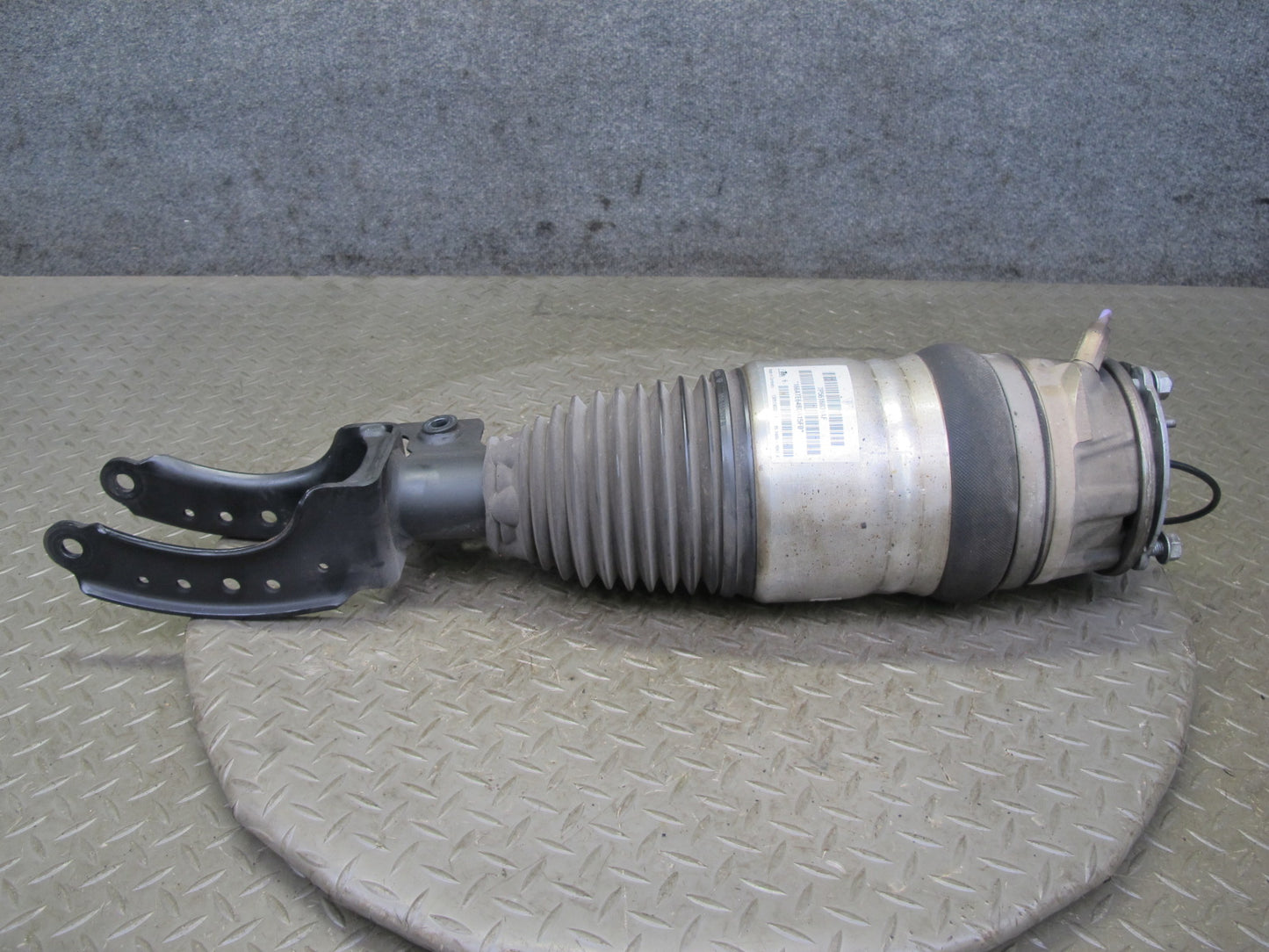 2011-2018 Porsche Cayenne S 958 4.8L Front Left Air Ride Shock Strut Absorber