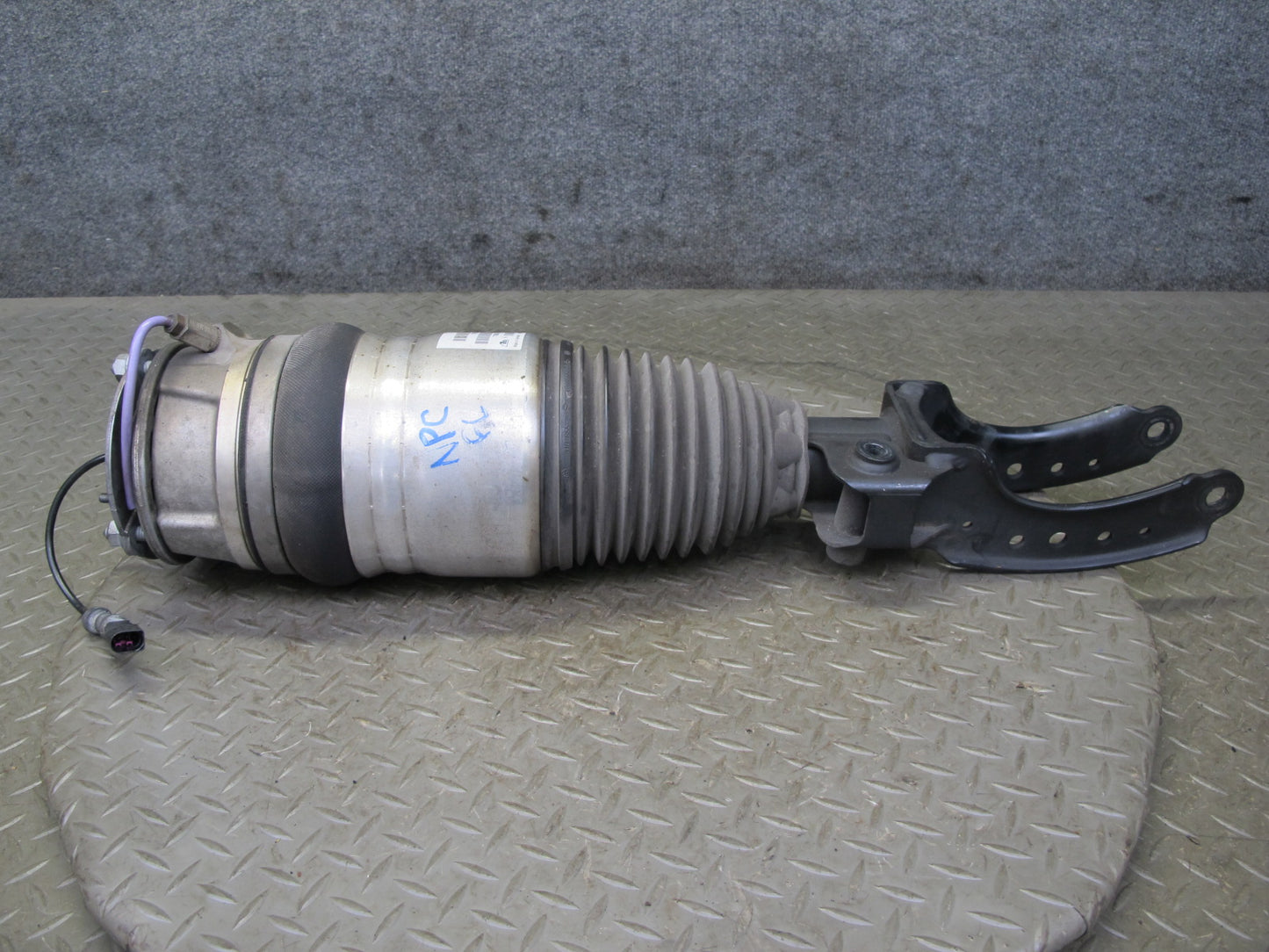 2011-2018 Porsche Cayenne S 958 4.8L Front Left Air Ride Shock Strut Absorber